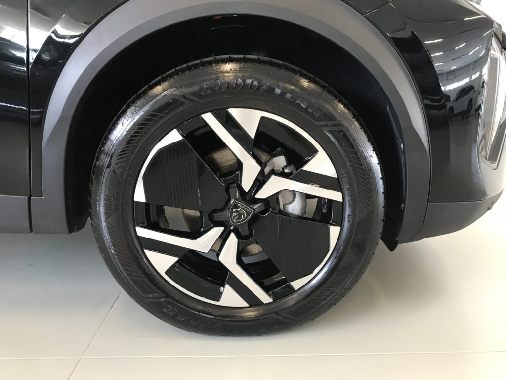 PEUGEOT 2008 PureTech 100 S&S Allure - 27