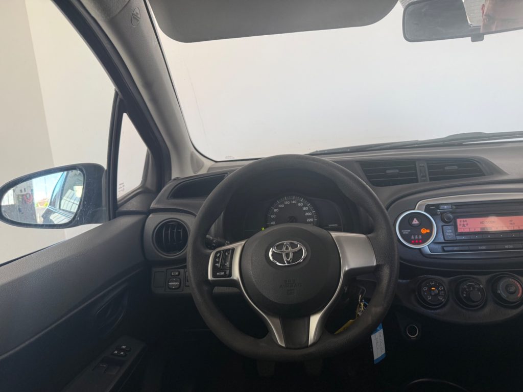 TOYOTA Yaris 1.0 5P Lounge - 10