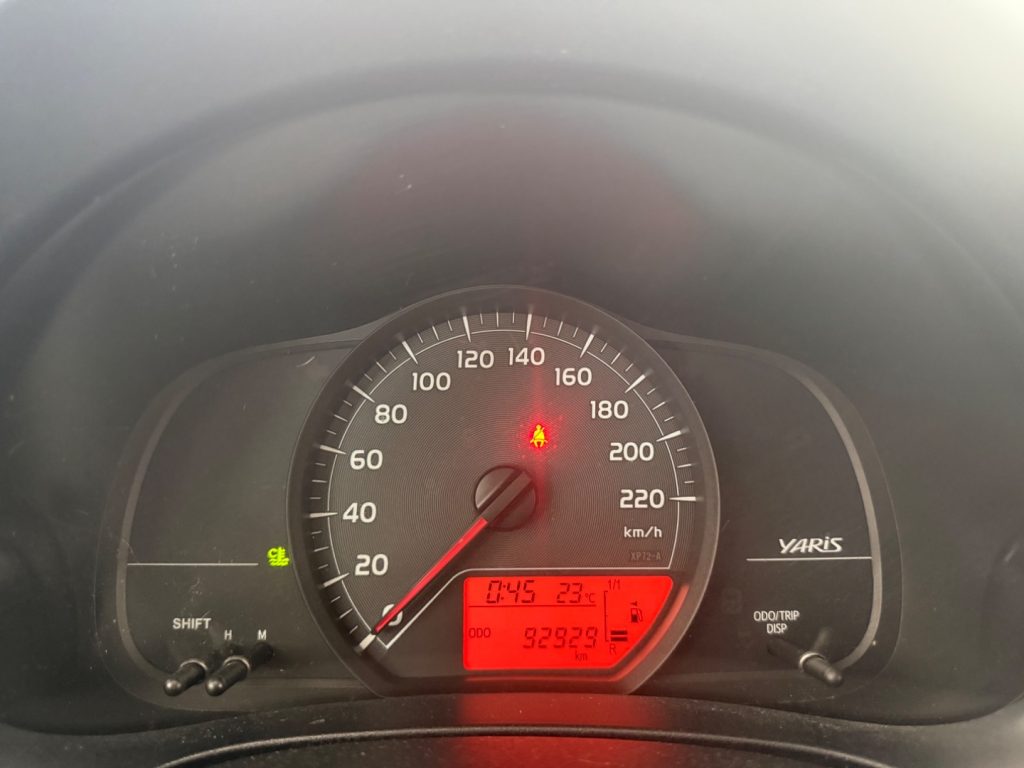 TOYOTA Yaris 1.0 5P Lounge - 13