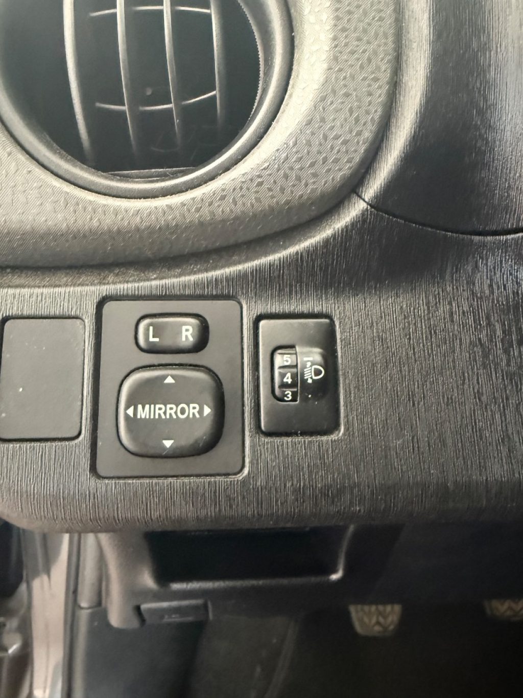 TOYOTA Yaris 1.0 5P Lounge - 12