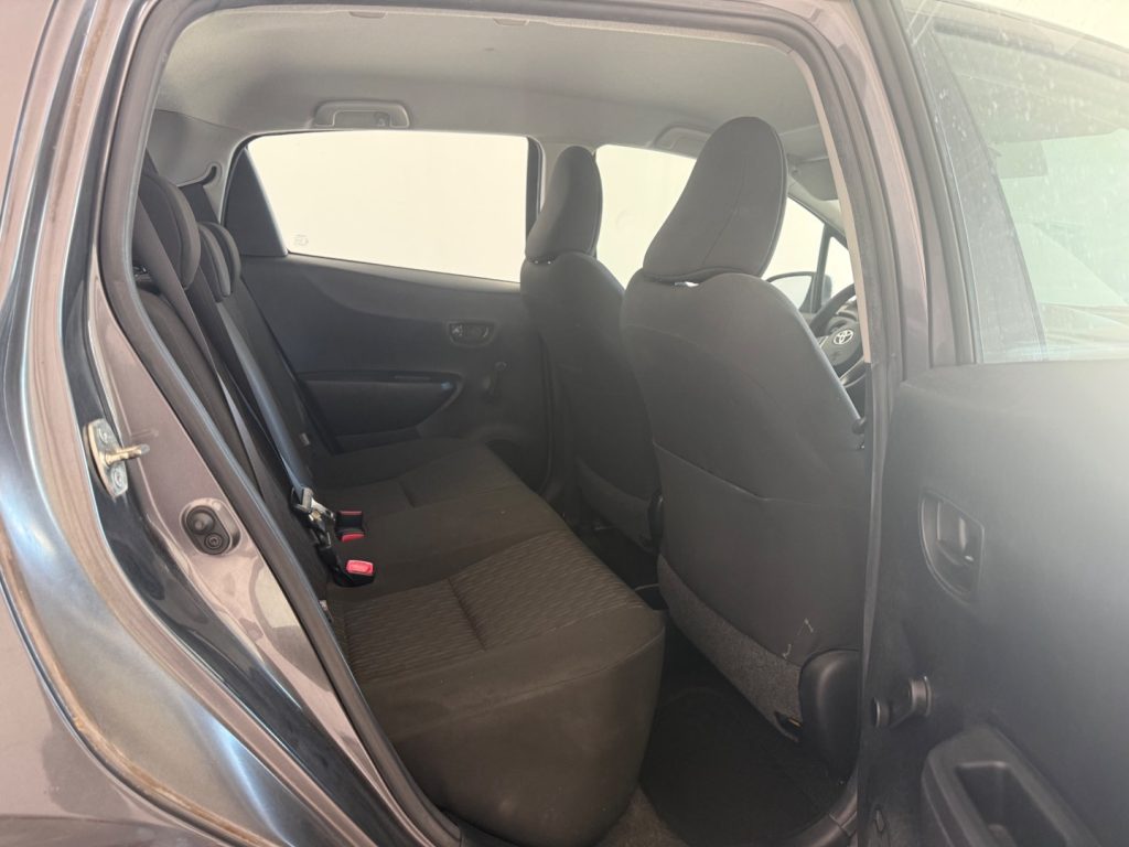 TOYOTA Yaris 1.0 5P Lounge - 6