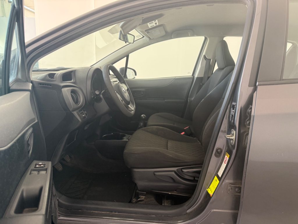TOYOTA Yaris 1.0 5P Lounge - 8