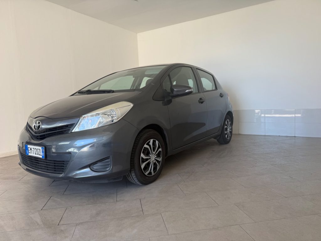 TOYOTA Yaris 1.0 5P Lounge - 4