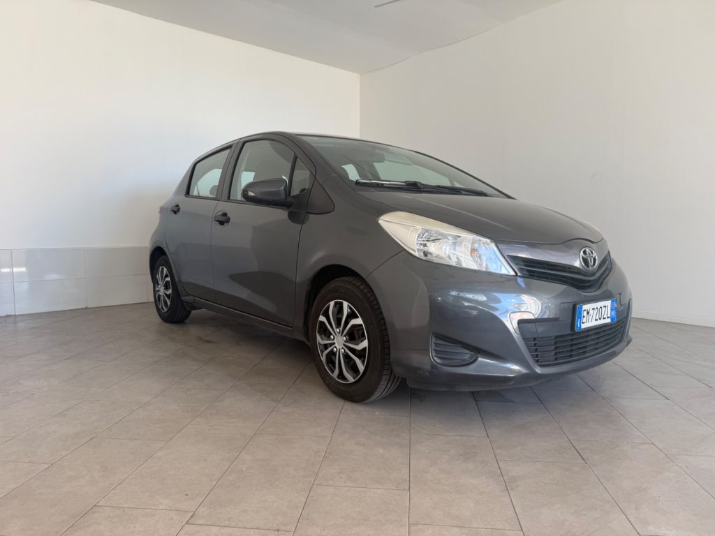 TOYOTA Yaris 1.0 5P Lounge - 2