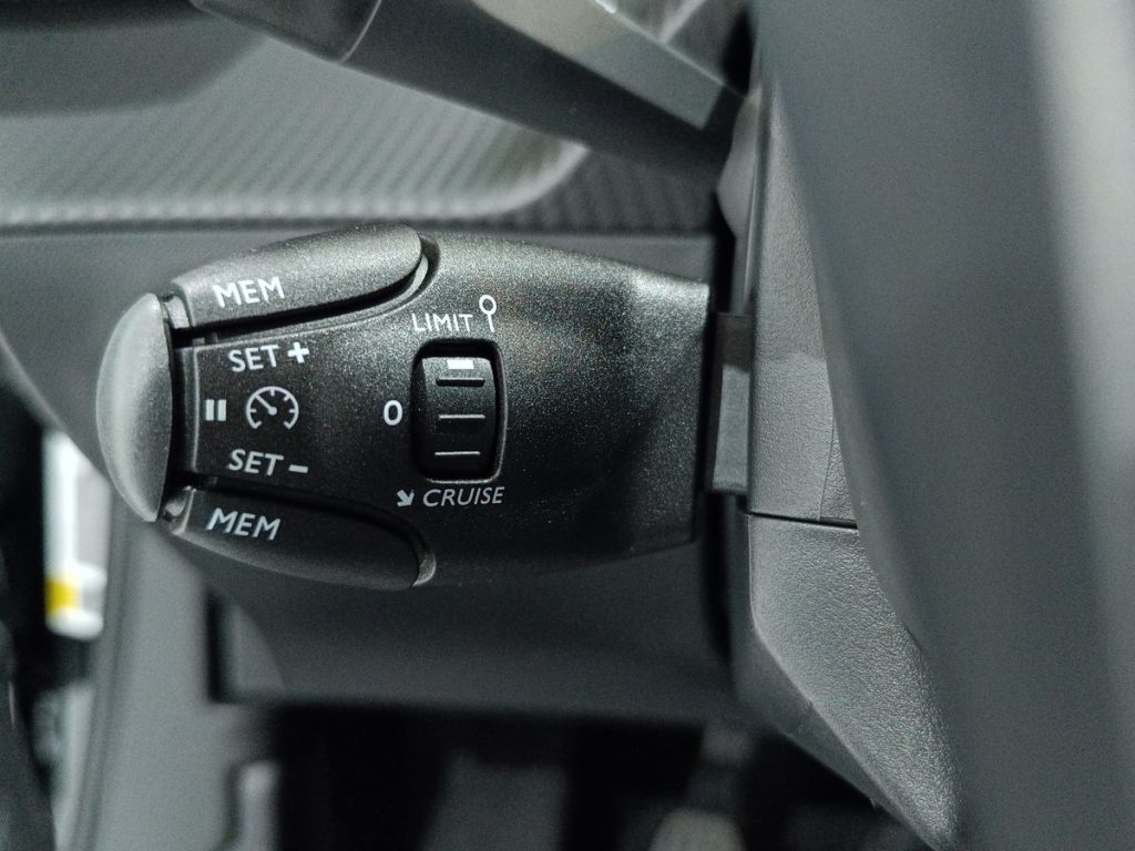 PEUGEOT 2008 PureTech 100 S&S Allure - 20