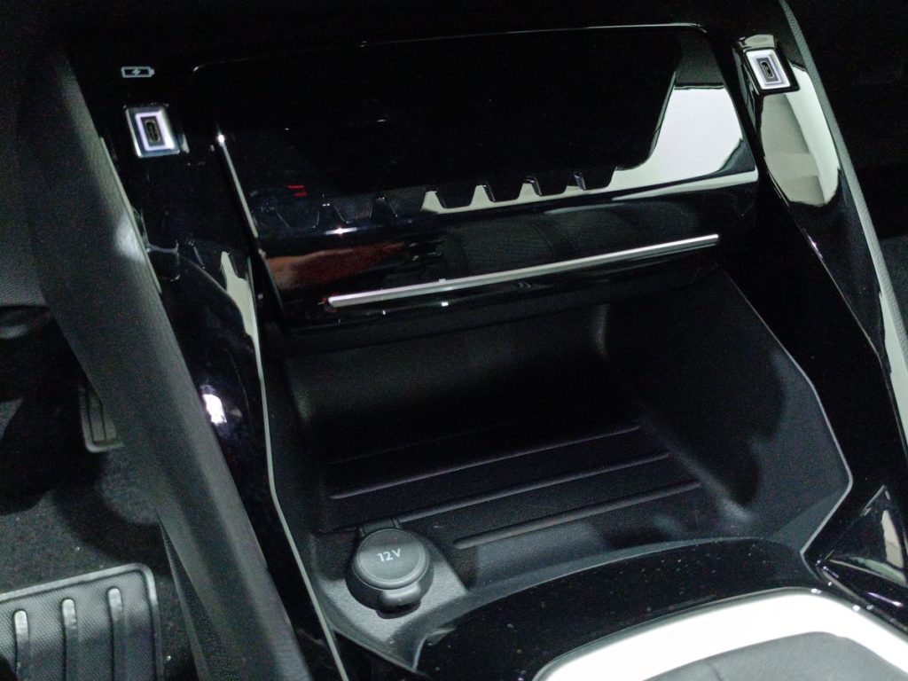 PEUGEOT 2008 PureTech 100 S&S Allure - 23