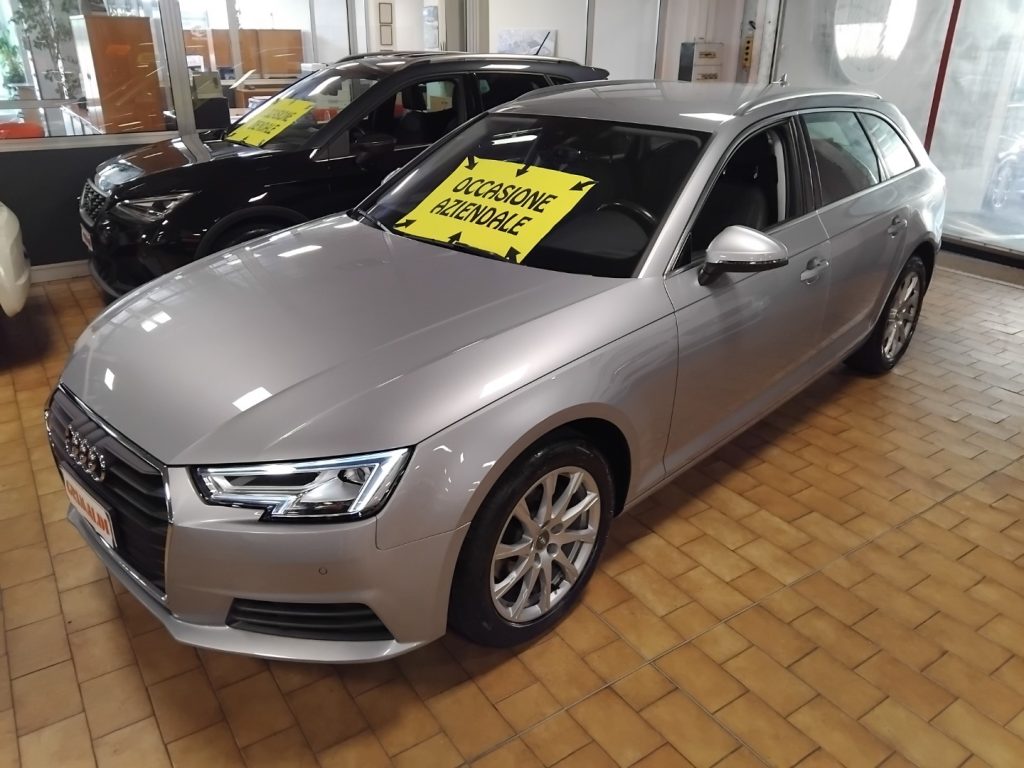 AUDI A4 Avant 30 TDI S tronic Business EVO 17 - 4