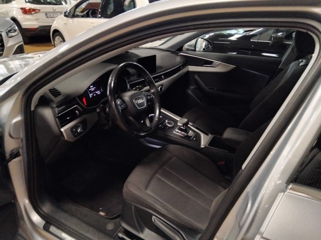 AUDI A4 Avant 30 TDI S tronic Business EVO 17 - 16