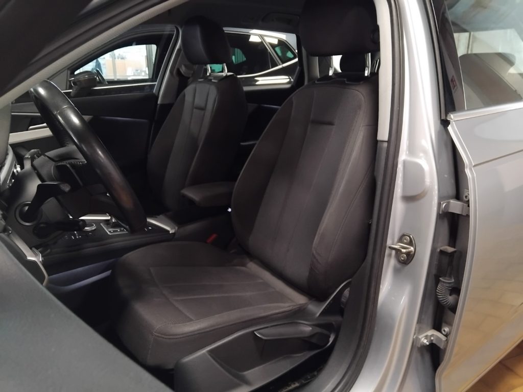 AUDI A4 Avant 30 TDI S tronic Business EVO 17 - 17