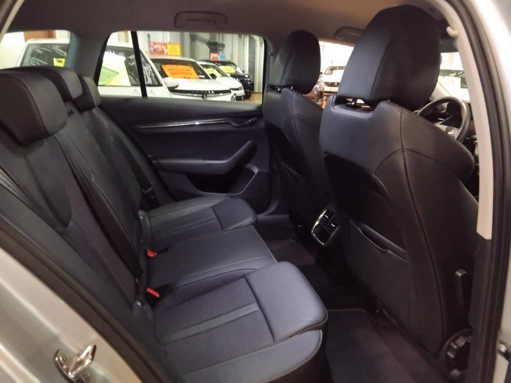 SKODA Octavia 1.4 TSI Plug-In DSG Wag. Style VIDEO PELLE 204 CV - 10