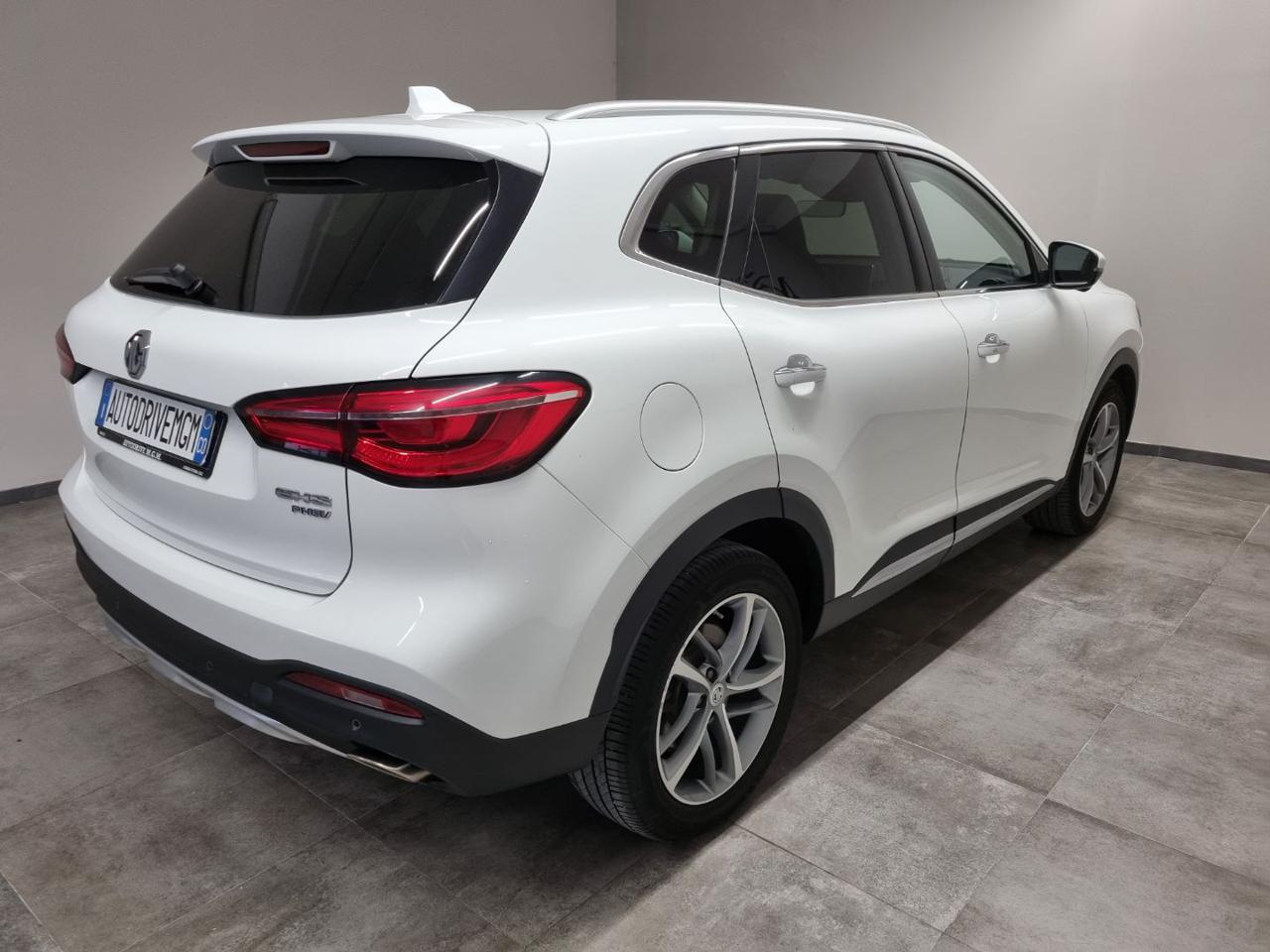 MG EHS Plug-in Hybrid Luxury - 16