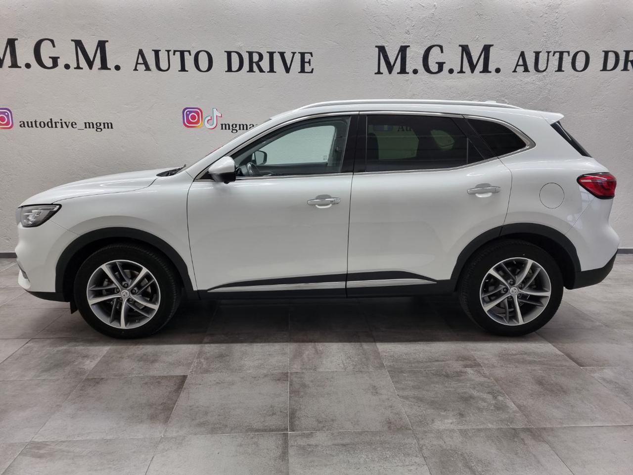 MG EHS Plug-in Hybrid Luxury - 2