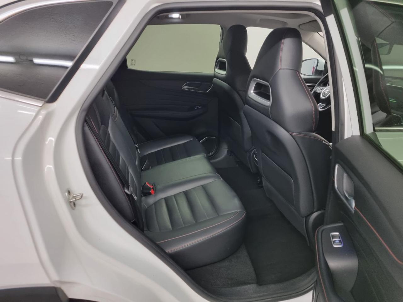 MG EHS Plug-in Hybrid Luxury - 27