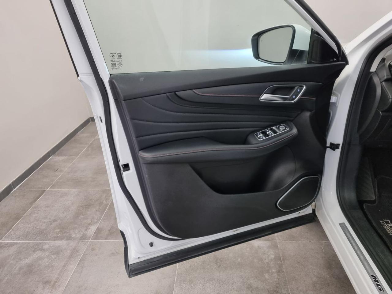 MG EHS Plug-in Hybrid Luxury - 19