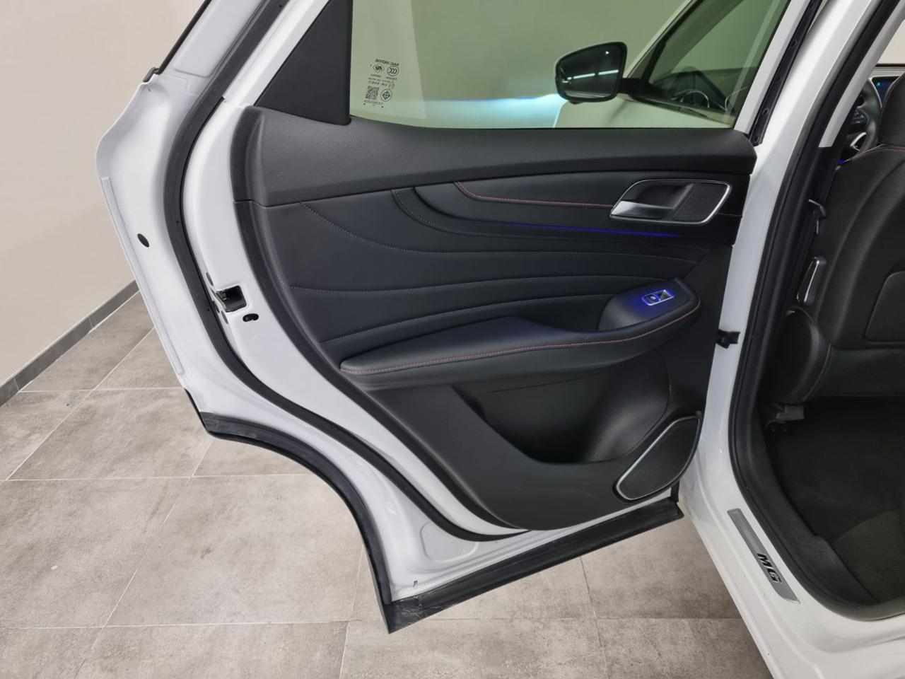 MG EHS Plug-in Hybrid Luxury - 25