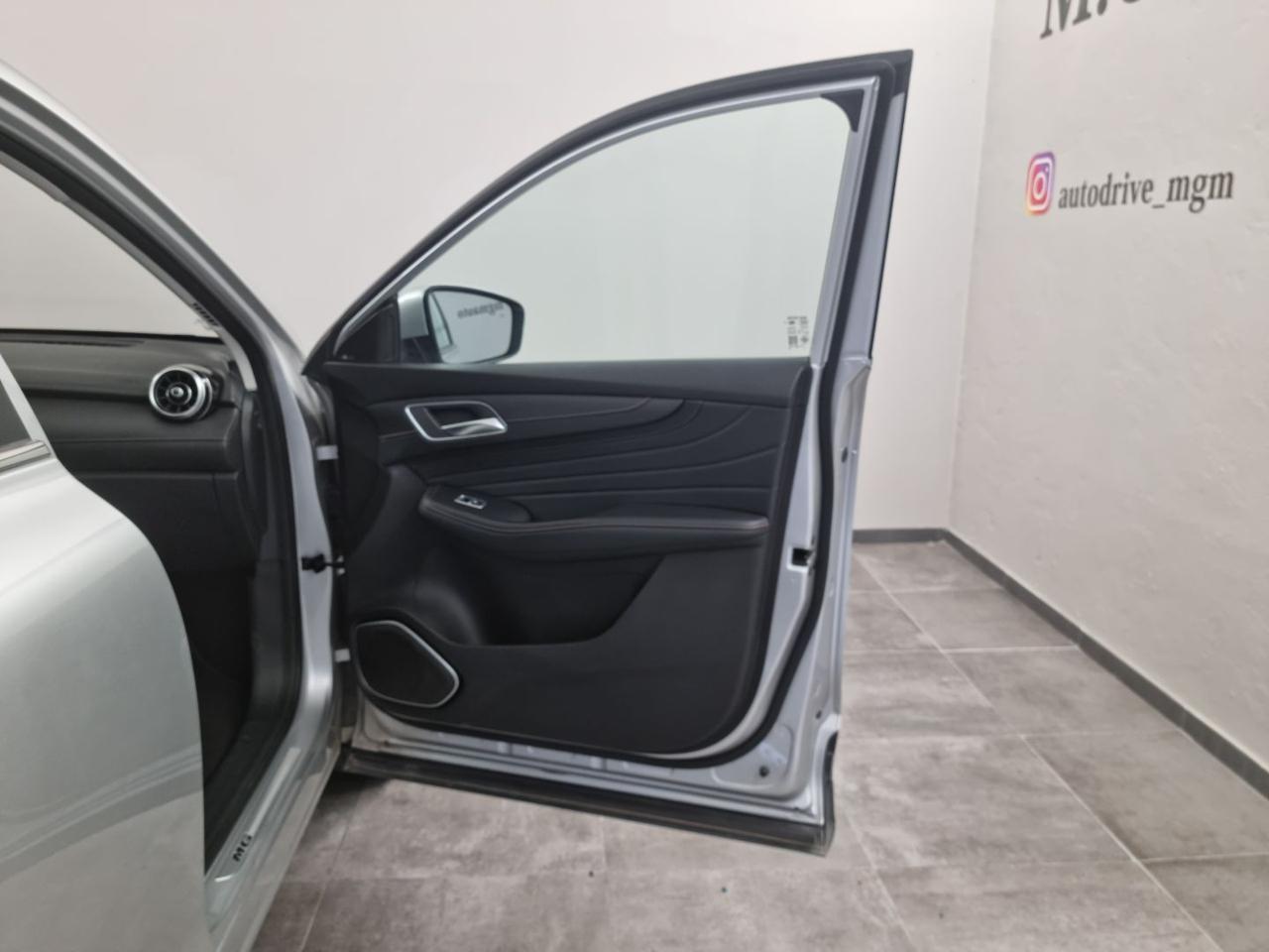 MG EHS Plug-in Hybrid Luxury - 24