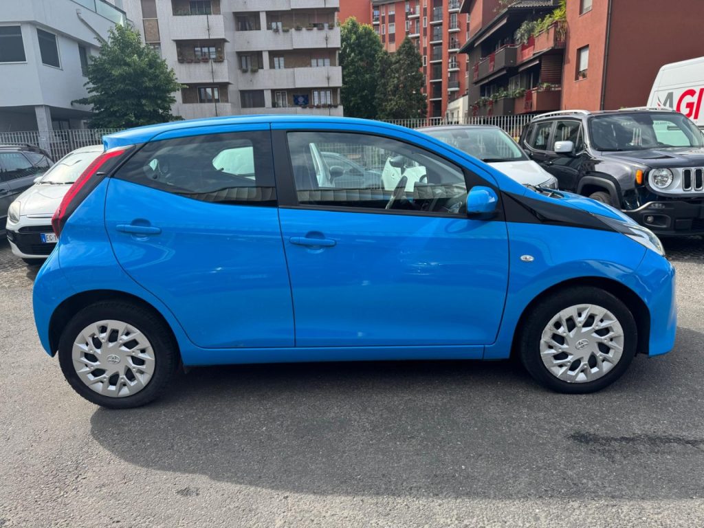 TOYOTA Aygo 1.0 VVT-i 72 CV 5 porte x-cool MMT - 4