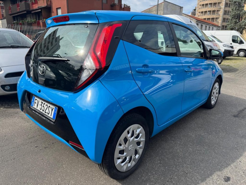 TOYOTA Aygo 1.0 VVT-i 72 CV 5 porte x-cool MMT - 5