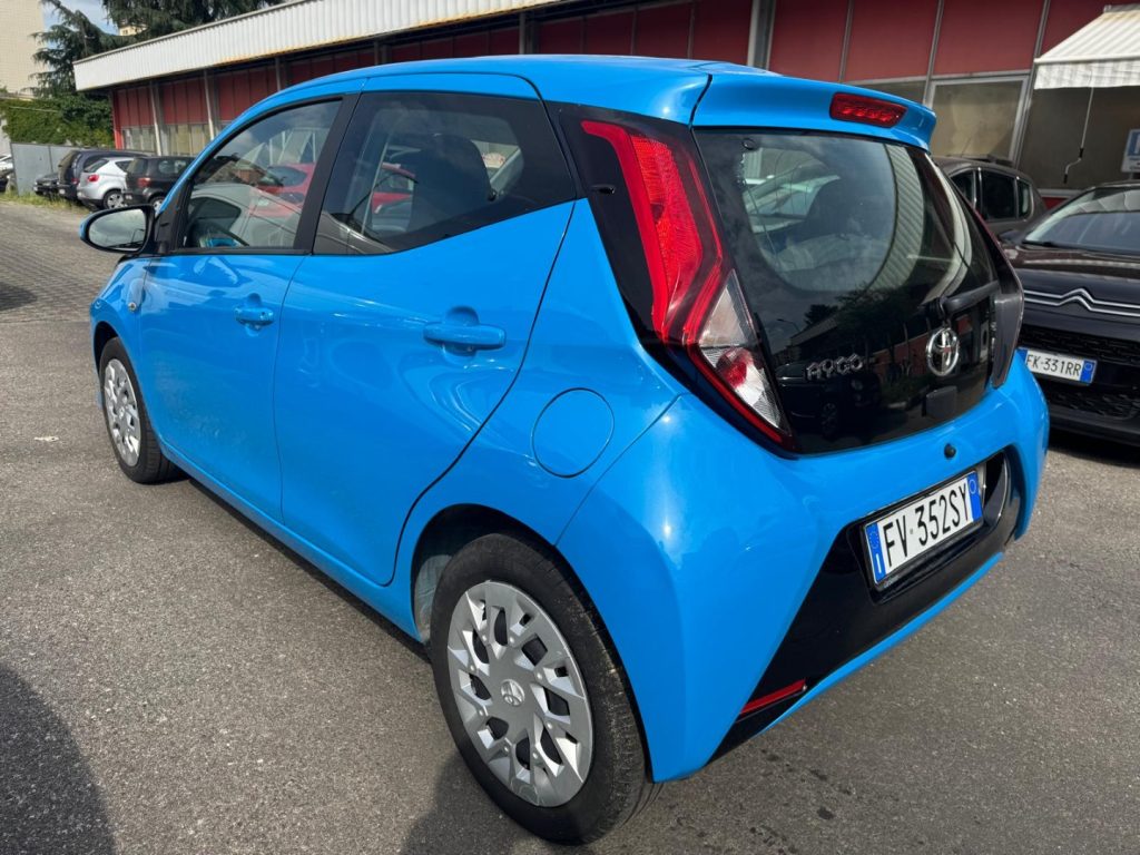 TOYOTA Aygo 1.0 VVT-i 72 CV 5 porte x-cool MMT - 6