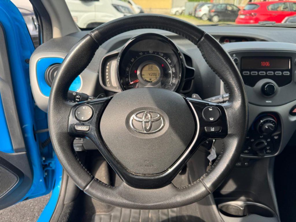 TOYOTA Aygo 1.0 VVT-i 72 CV 5 porte x-cool MMT - 8