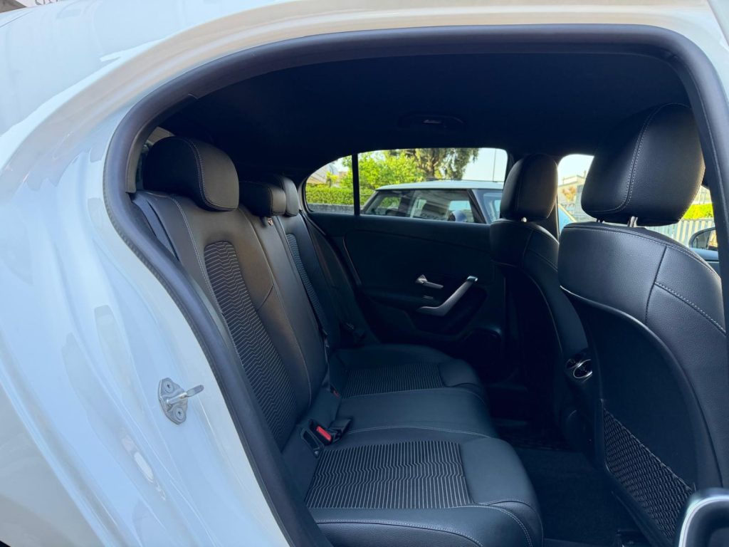 MERCEDES-BENZ A 180 d Automatic Sport - 11