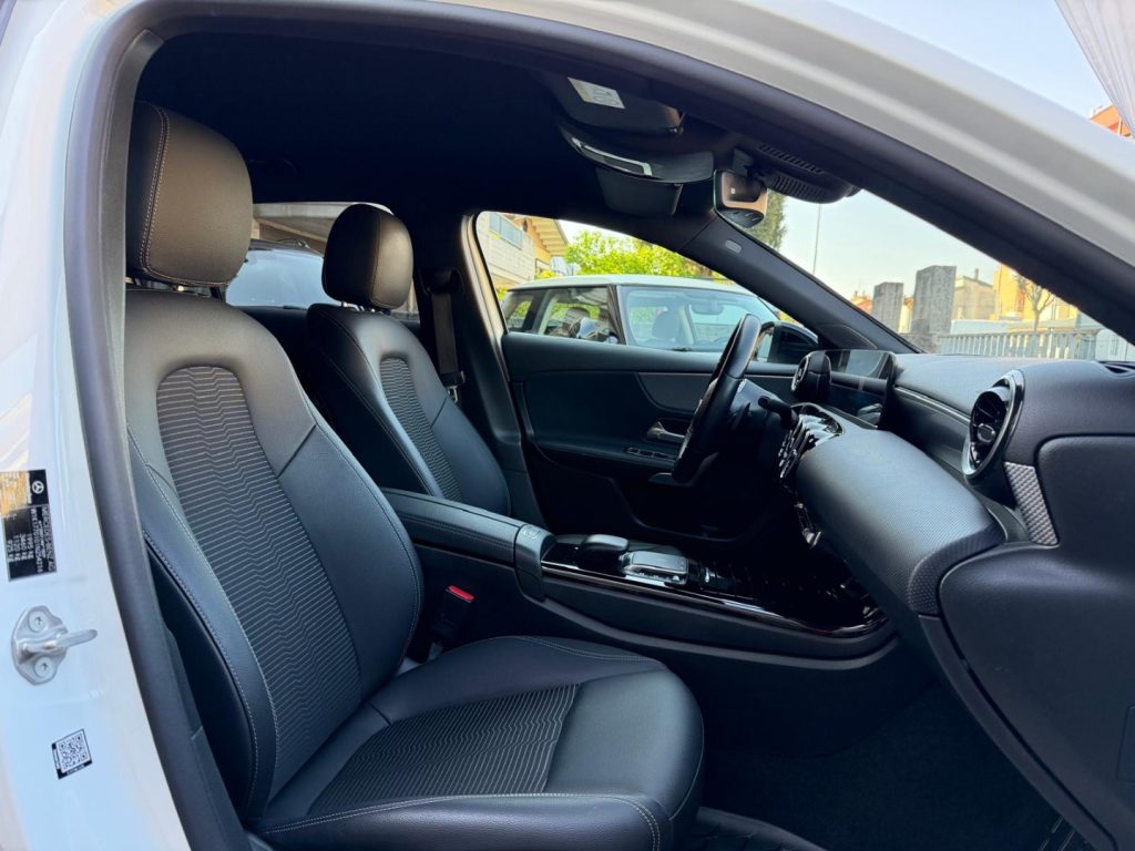MERCEDES-BENZ A 180 d Automatic Sport - 12