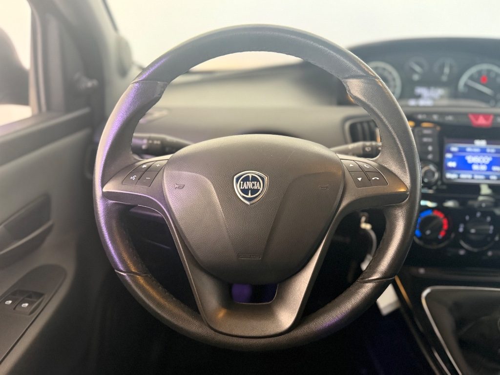 LANCIA Ypsilon 1.2 69 CV 5 .porte Gold - 15