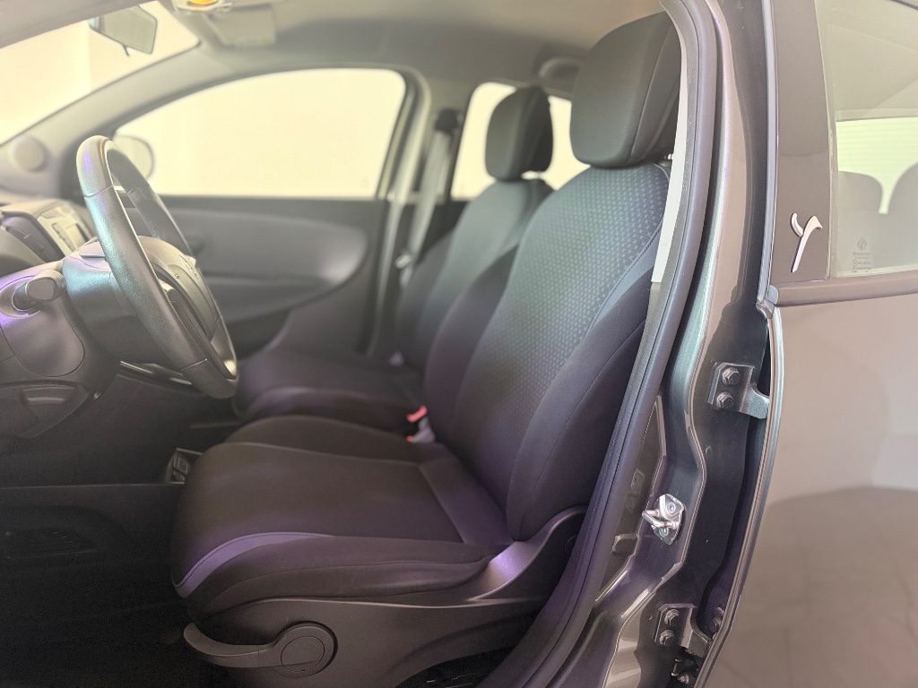 LANCIA Ypsilon 1.2 69 CV 5 .porte Gold - 5