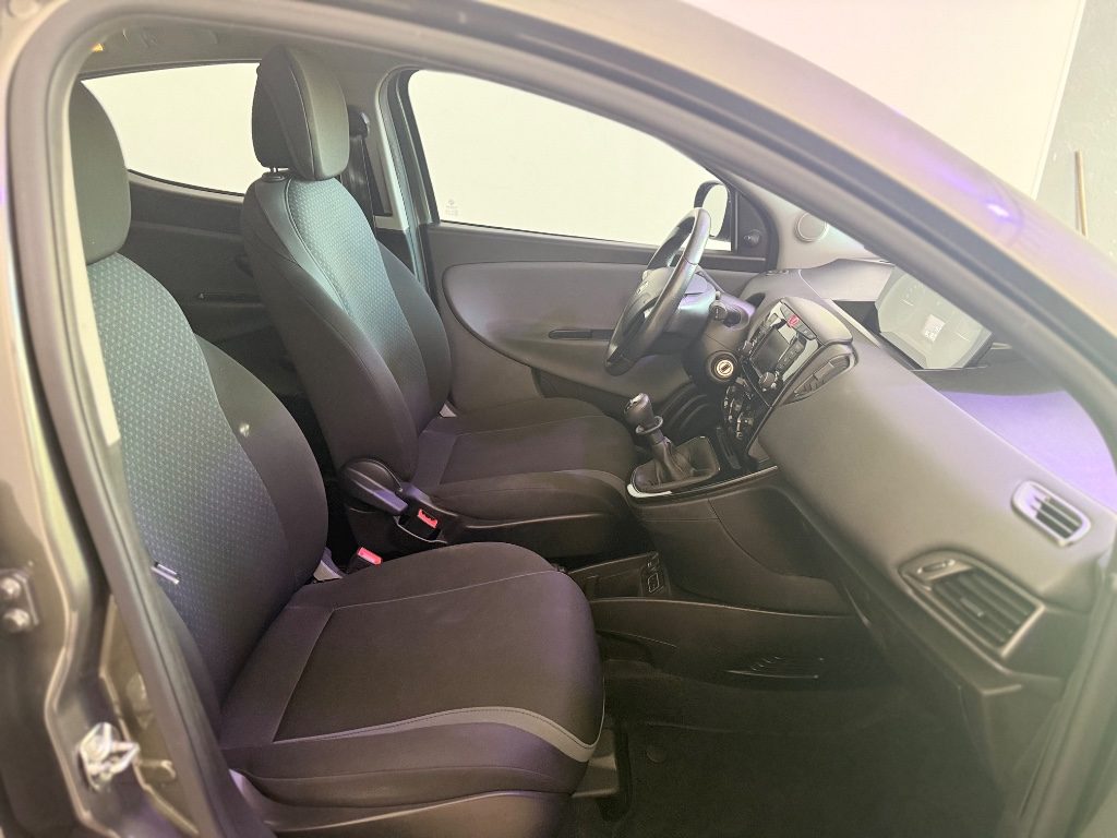 LANCIA Ypsilon 1.2 69 CV 5 .porte Gold - 8