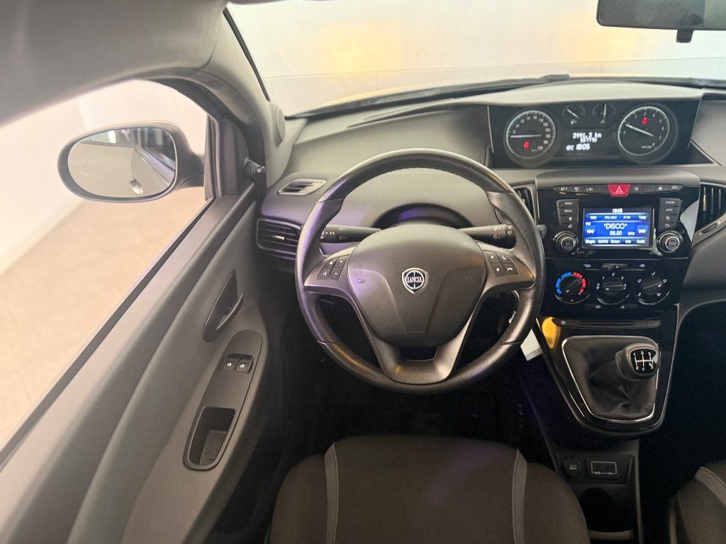 LANCIA Ypsilon 1.2 69 CV 5 .porte Gold - 14