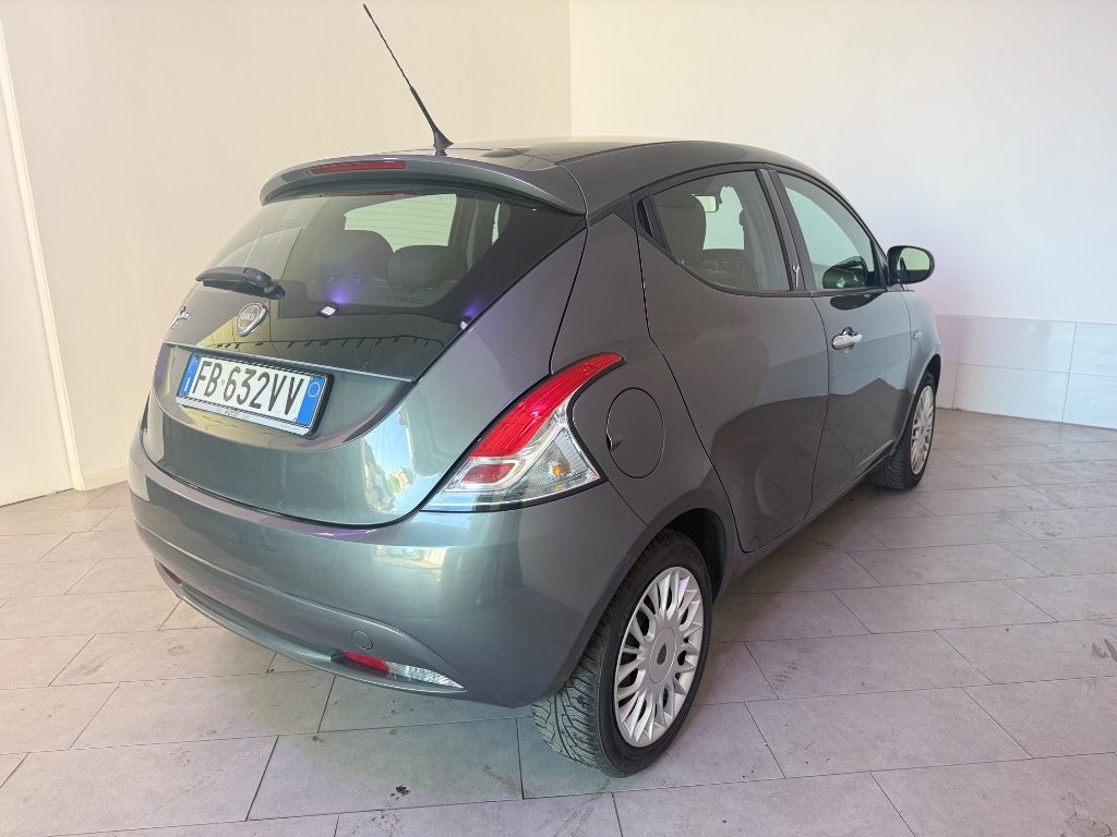 LANCIA Ypsilon 1.2 69 CV 5 .porte Gold - 11