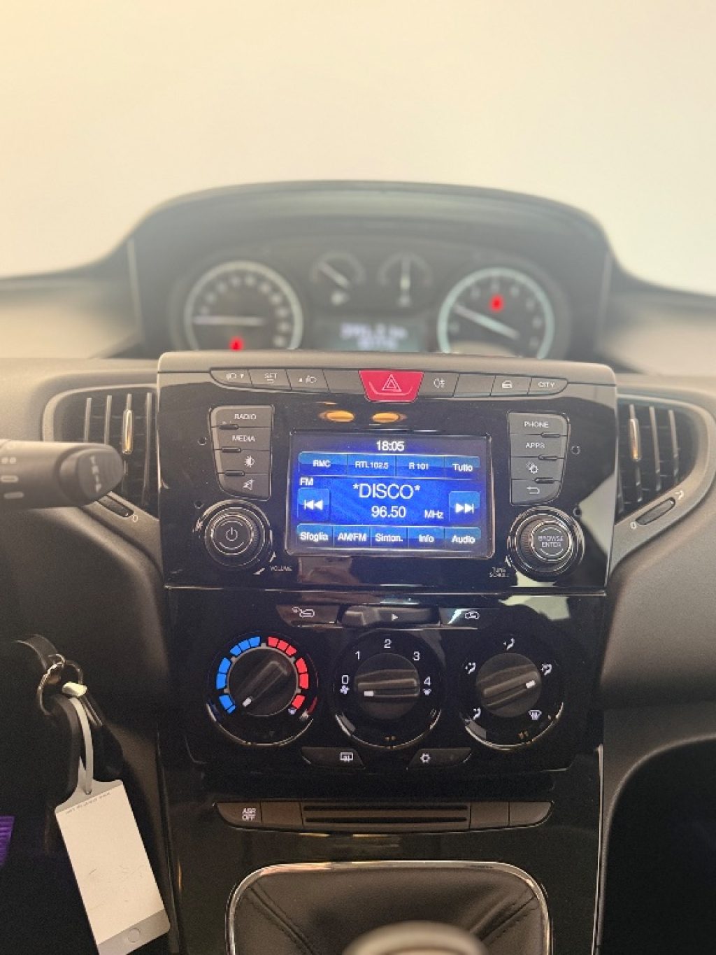 LANCIA Ypsilon 1.2 69 CV 5 .porte Gold - 17