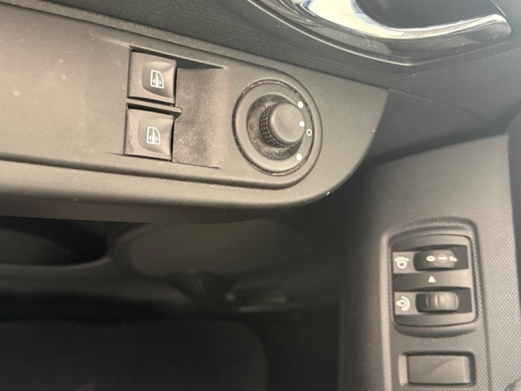 RENAULT Clio 1.2 75CV 5 porte Wave - 10