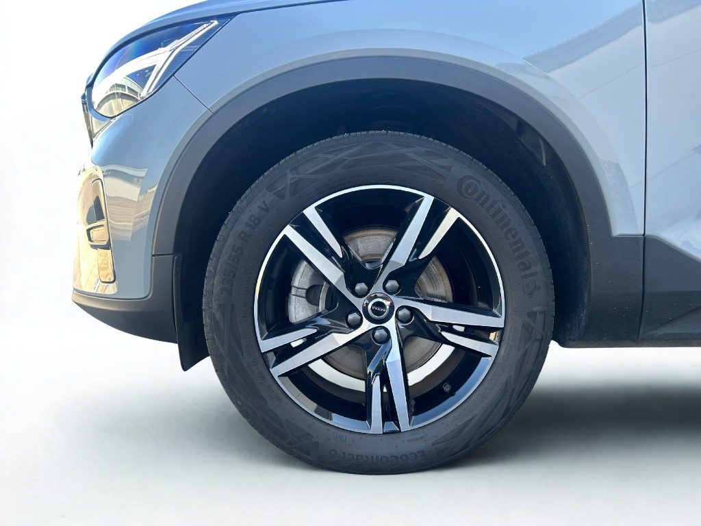 VOLVO XC40 B3 automatico Plus Dark - Grid Foto 9