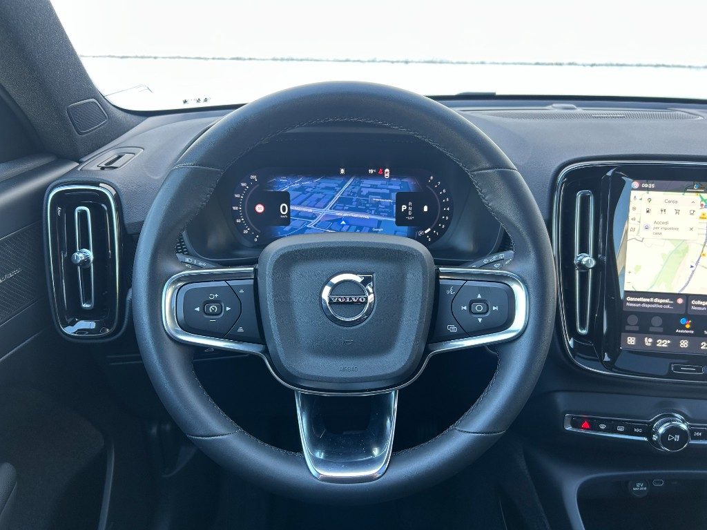 VOLVO XC40 B3 automatico Plus Dark - Grid Foto 10
