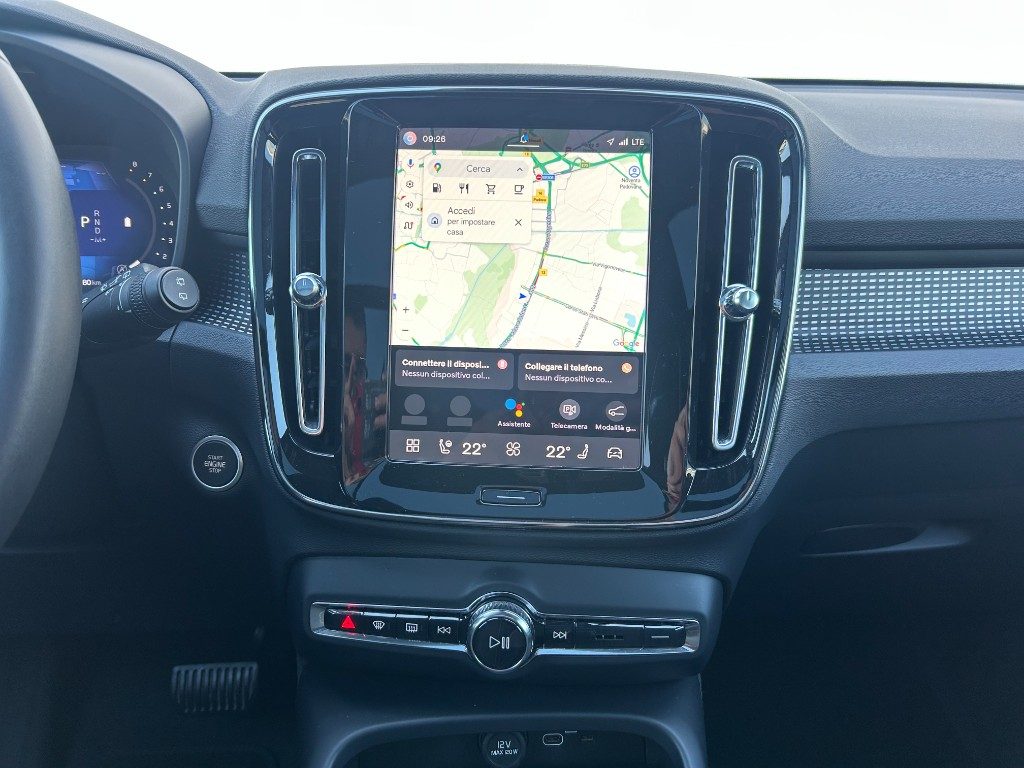 VOLVO XC40 B3 automatico Plus Dark - Grid Foto 12