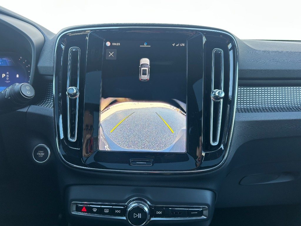 VOLVO XC40 B3 automatico Plus Dark - Grid Foto 13