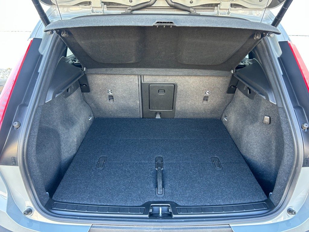 VOLVO XC40 B3 automatico Plus Dark - Grid Foto 14
