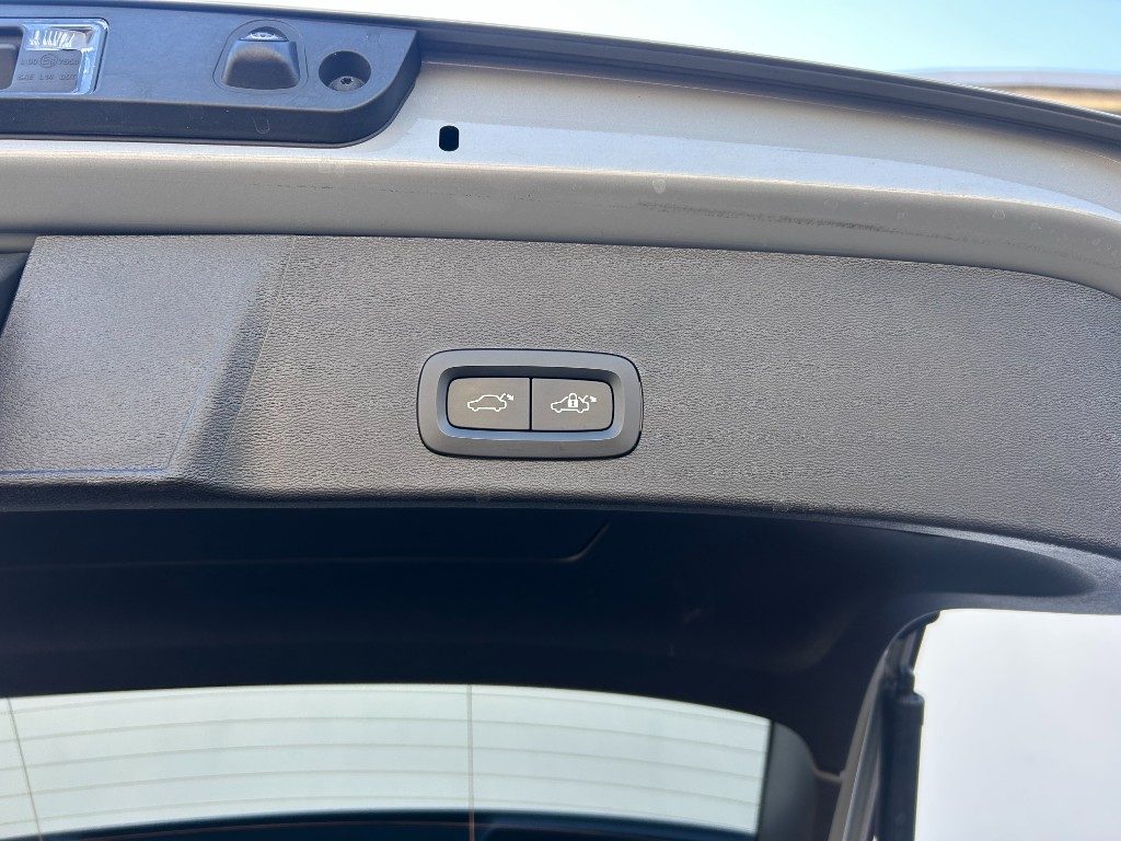 VOLVO XC40 B3 automatico Plus Dark - Grid Foto 15