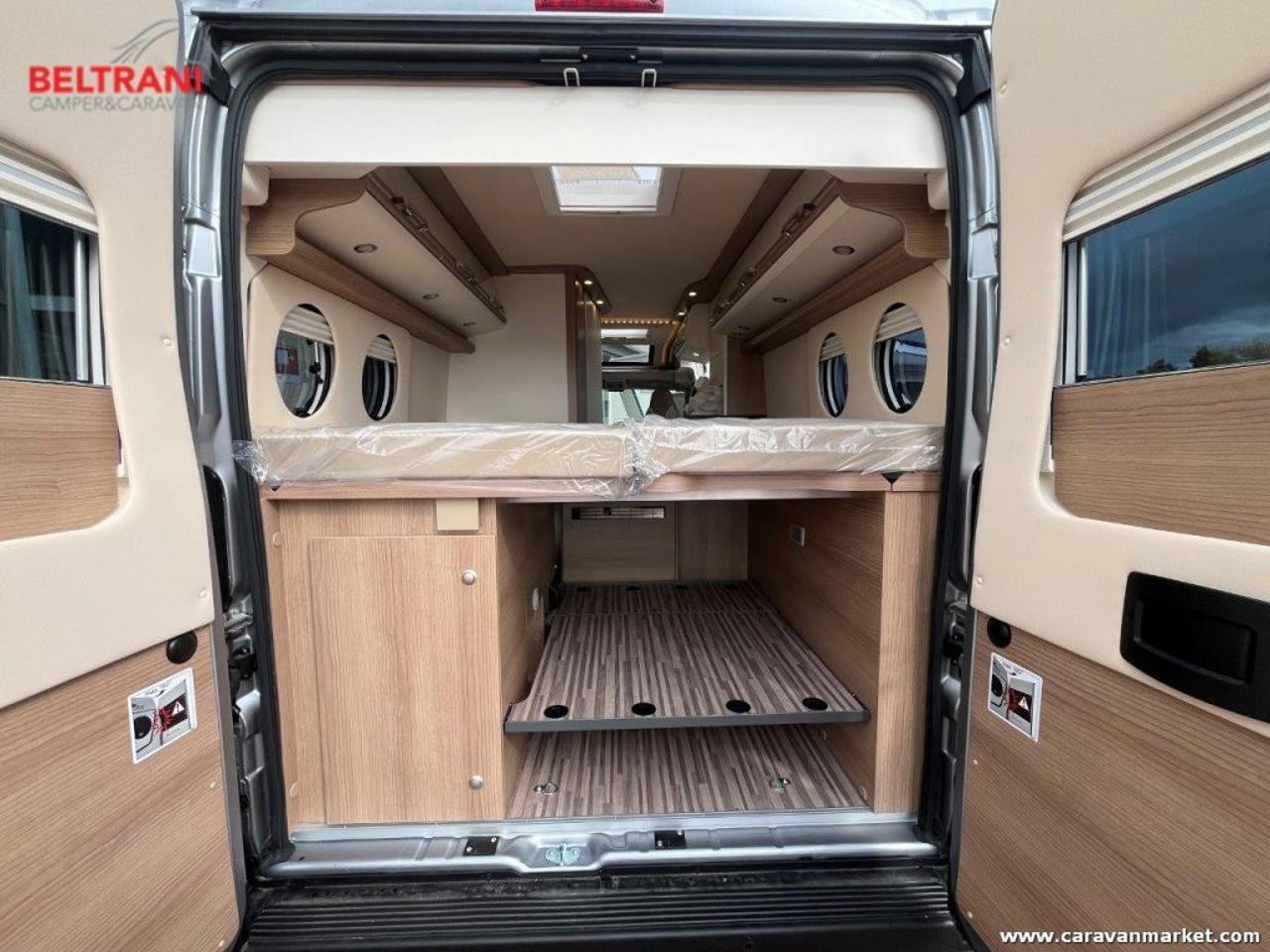 VAN FIRST CLASS TWO ROOMS GT SKYVIEW 640 LE RB