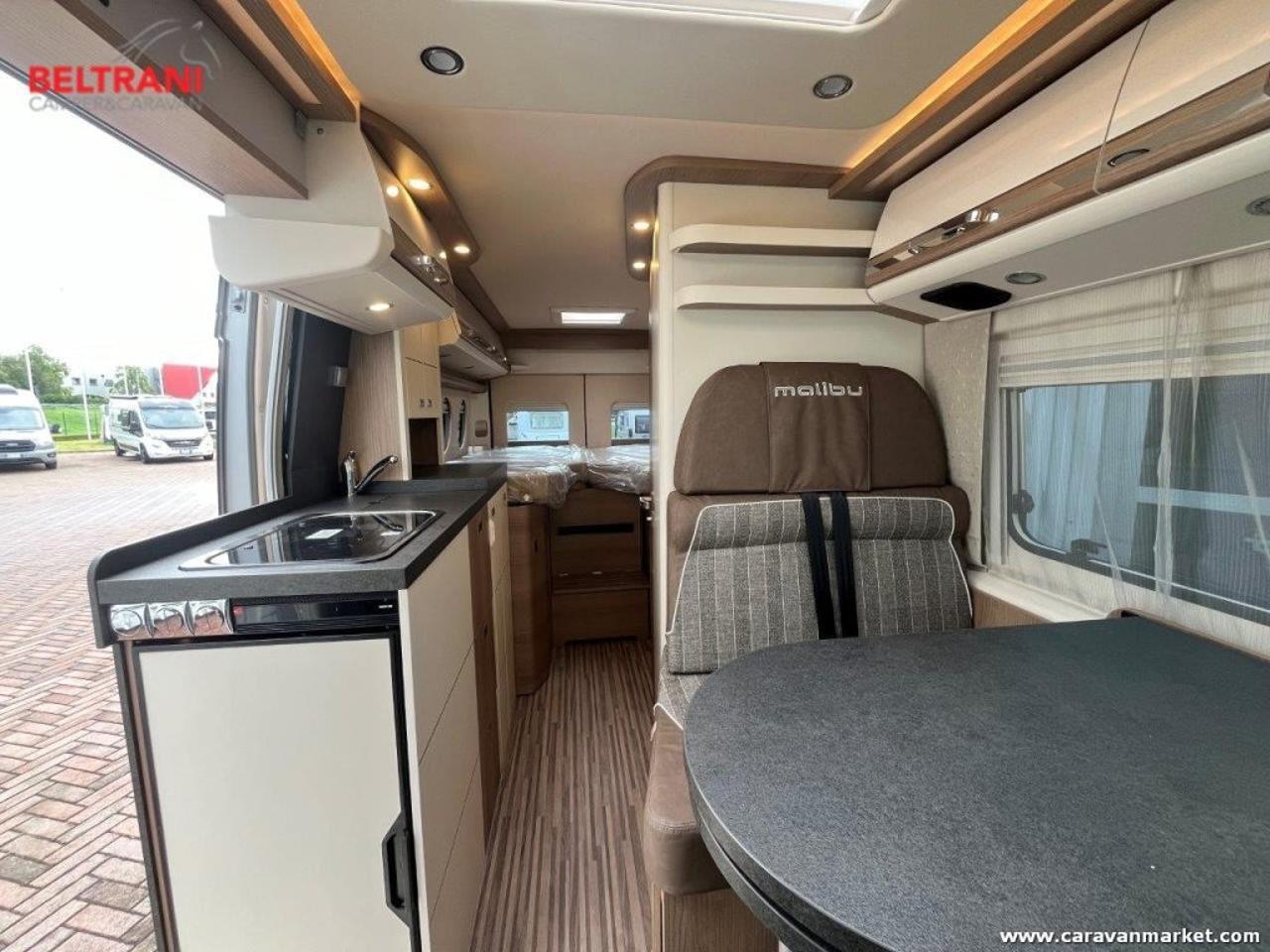 VAN FIRST CLASS TWO ROOMS GT SKYVIEW 640 LE RB
