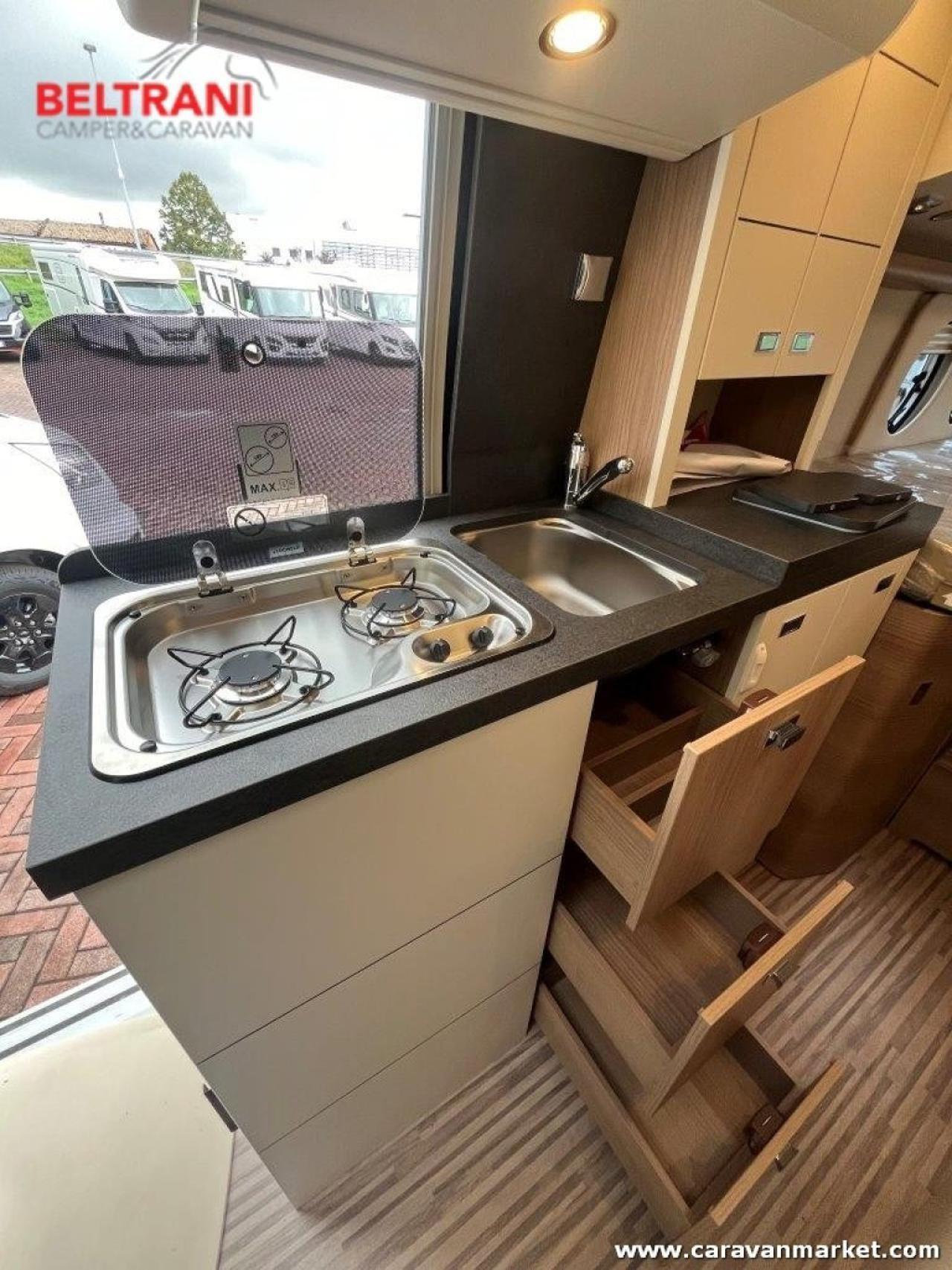 VAN FIRST CLASS TWO ROOMS GT SKYVIEW 640 LE RB