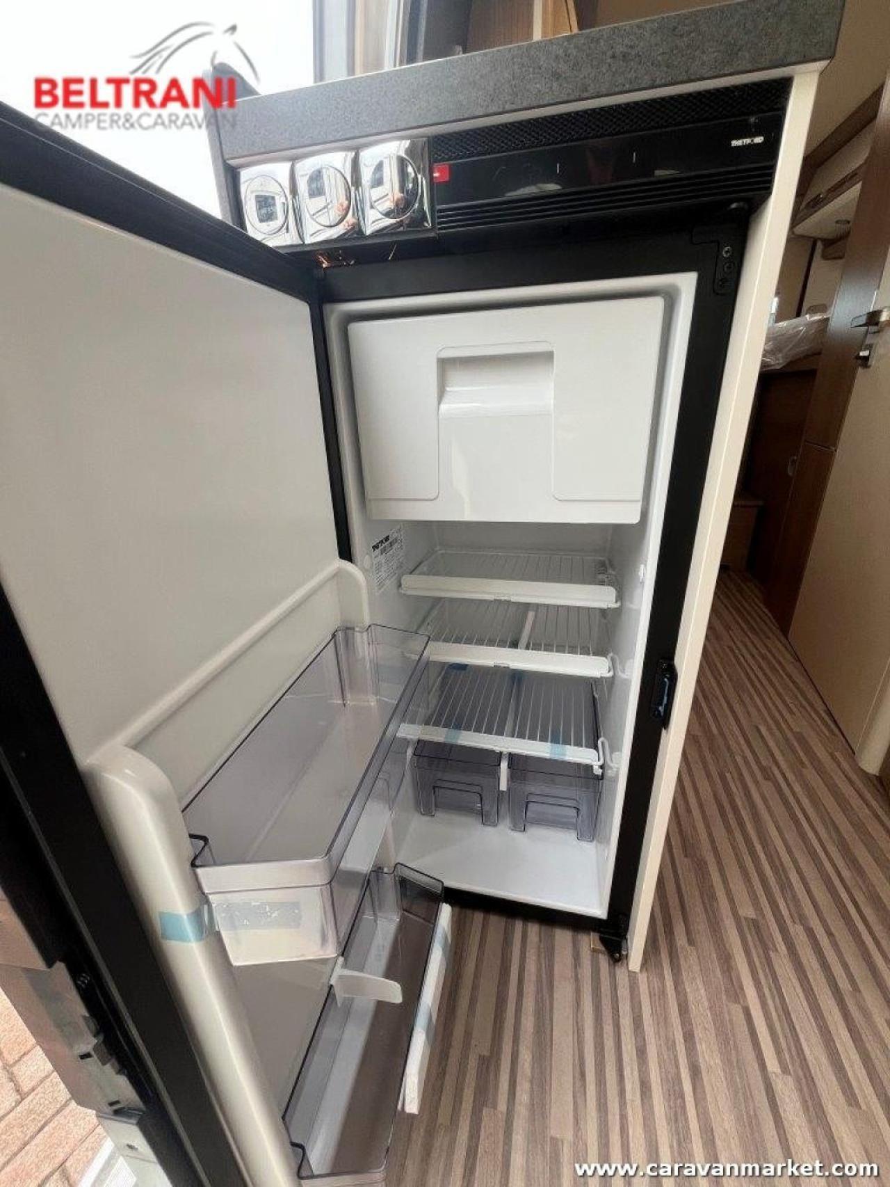 VAN FIRST CLASS TWO ROOMS GT SKYVIEW 640 LE RB