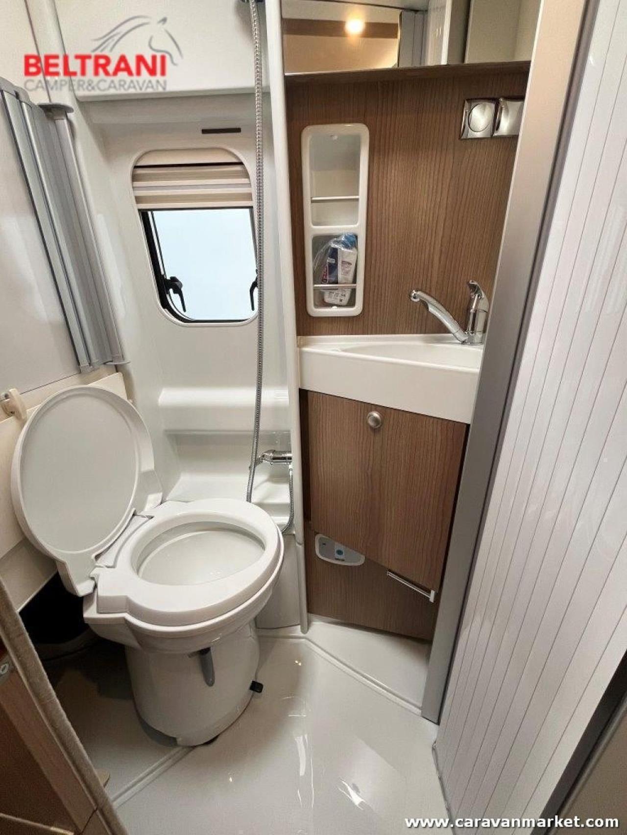 VAN FIRST CLASS TWO ROOMS GT SKYVIEW 640 LE RB