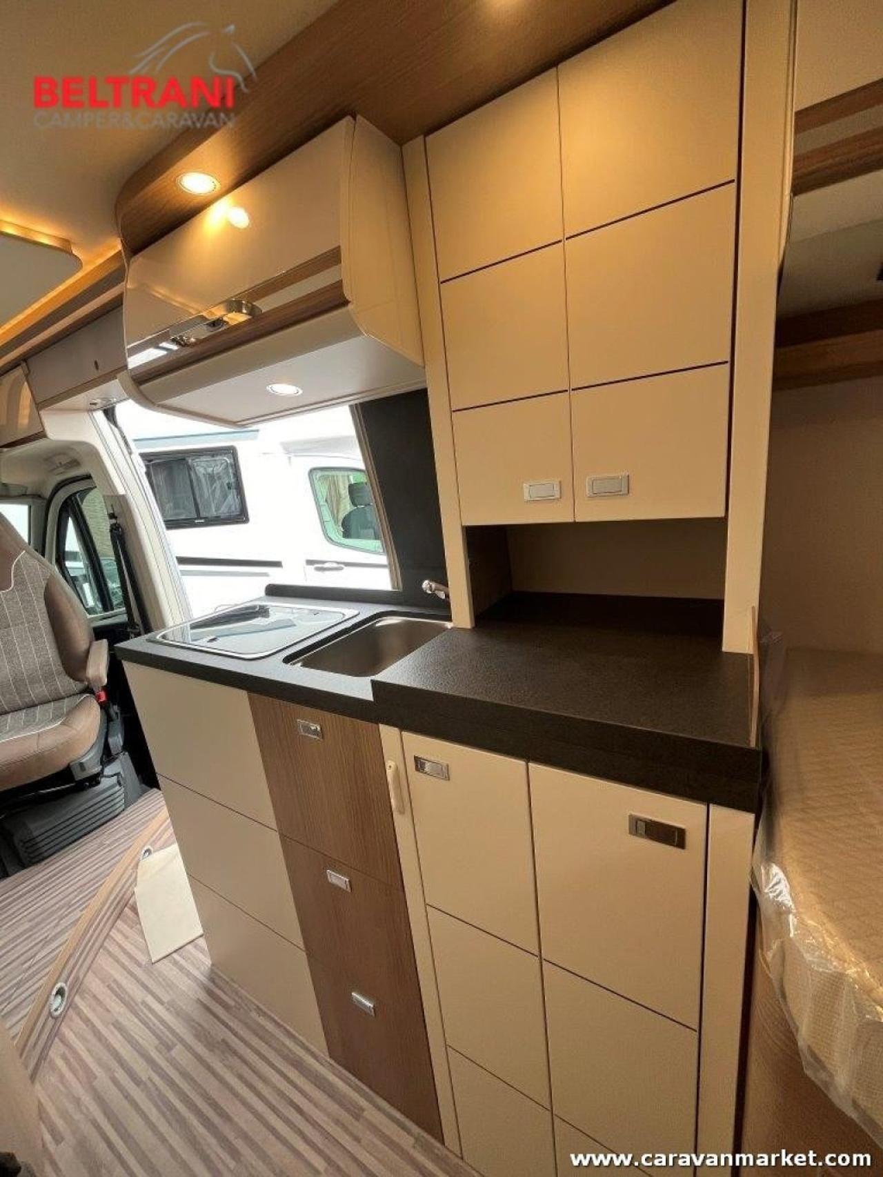 VAN FIRST CLASS TWO ROOMS GT SKYVIEW 640 LE RB