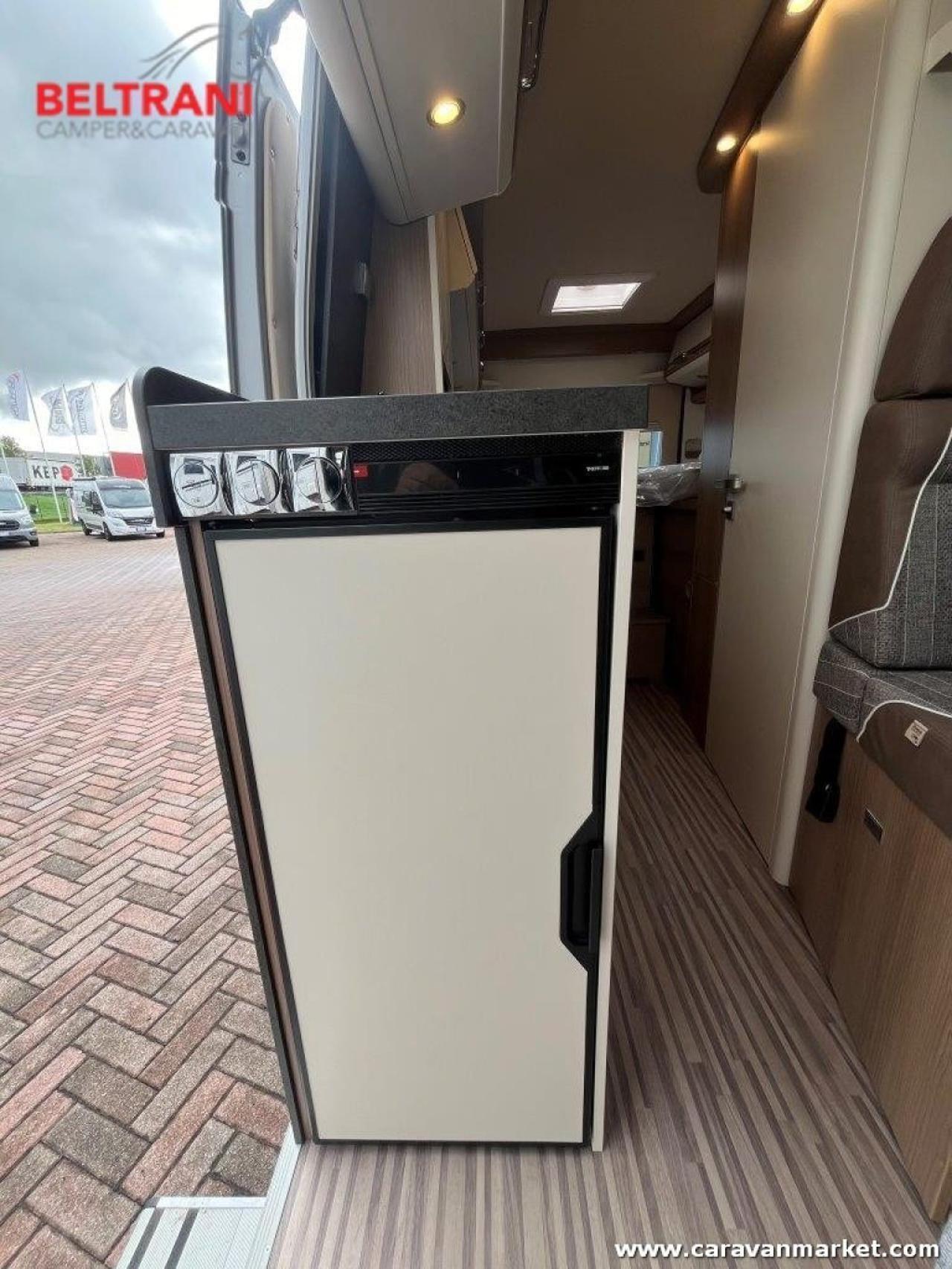 VAN FIRST CLASS TWO ROOMS GT SKYVIEW 640 LE RB