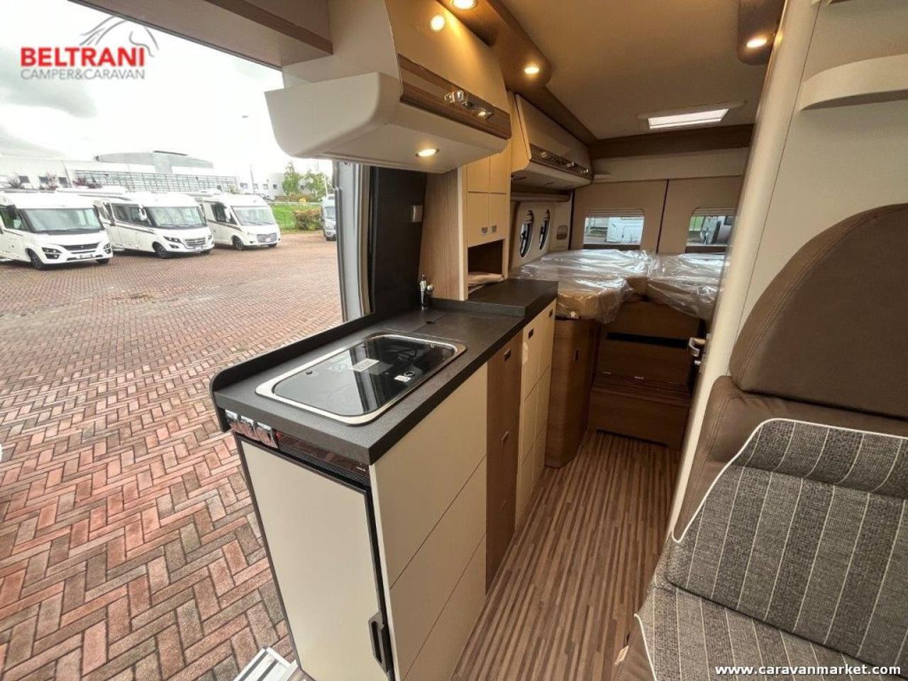 VAN FIRST CLASS TWO ROOMS GT SKYVIEW 640 LE RB
