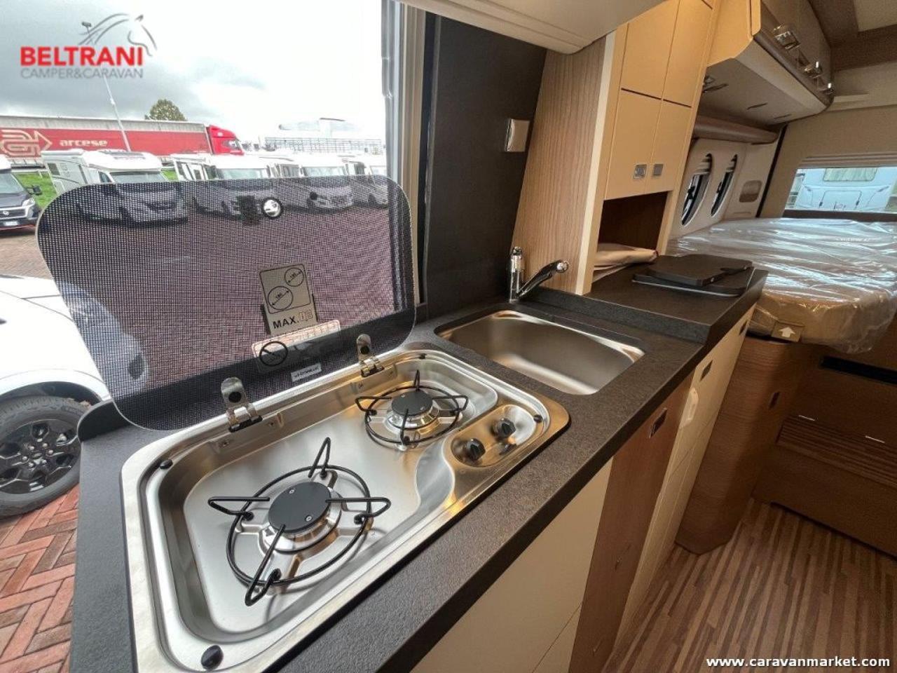 VAN FIRST CLASS TWO ROOMS GT SKYVIEW 640 LE RB