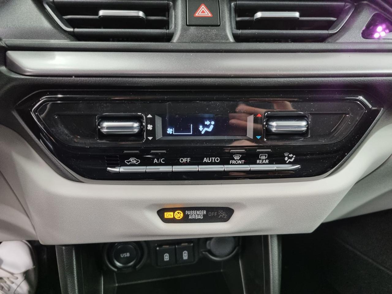SUZUKI Swift 1.2 Hybrid 4WD AllGrip Top - 17