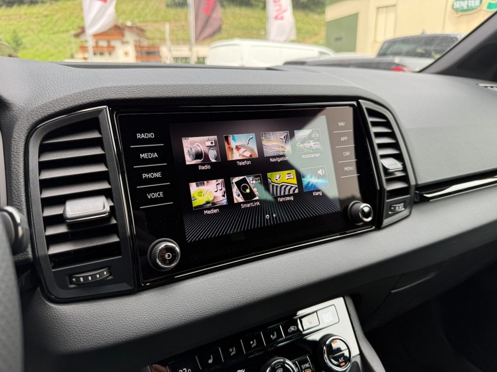 SKODA Karoq 1.5 TSI DSG SportLine GANCIO Matrix Cam Smart Link - 9